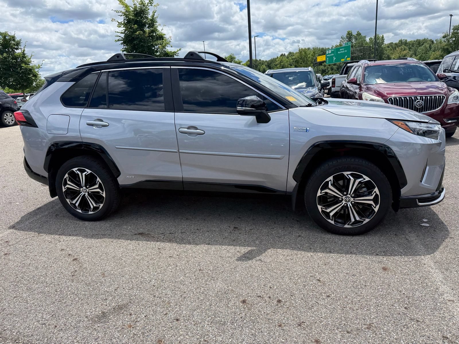 Used 2024 Toyota RAV4 XSE w/ Weather Package AWD/4WD image 4