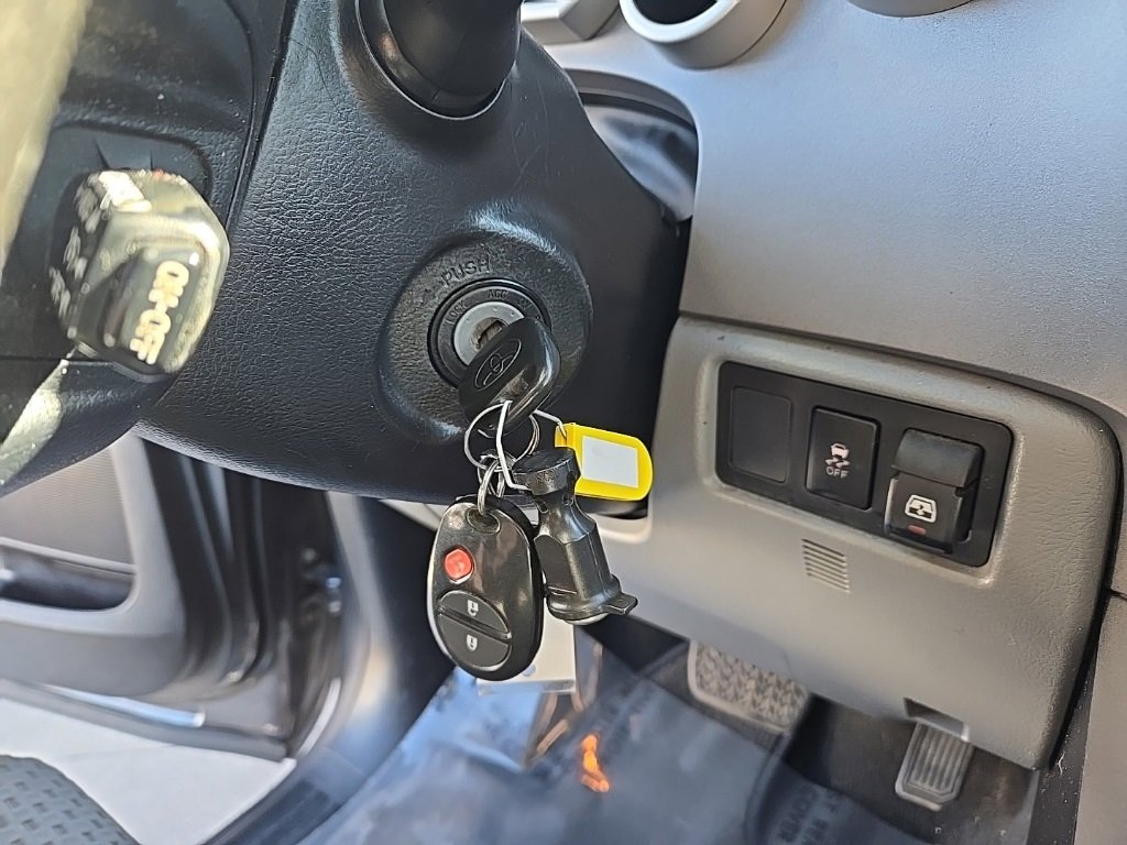 Used 2013 Toyota Tundra 4x4 CrewMax image 29