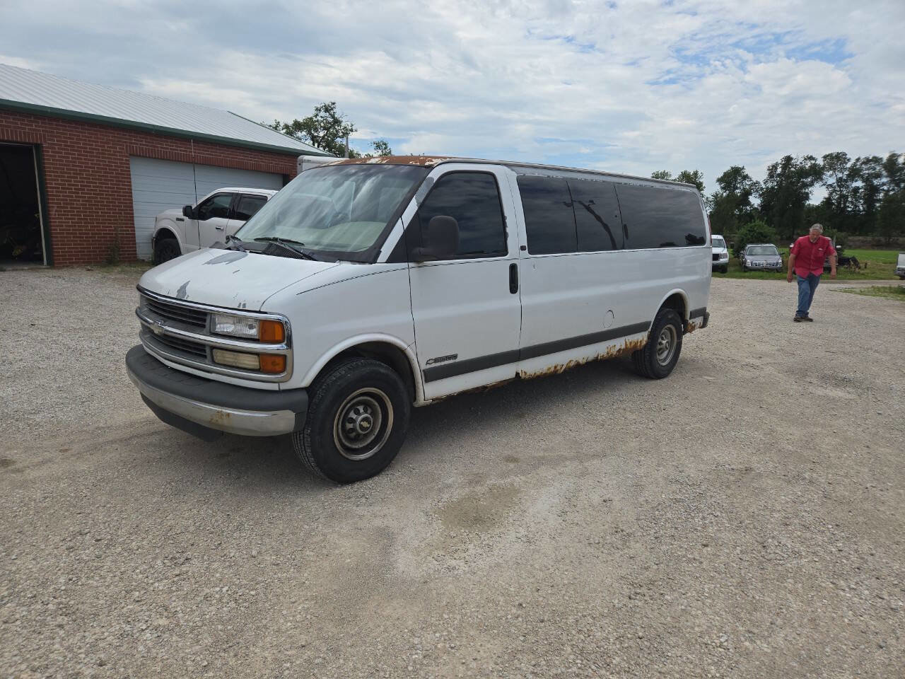 Used 2001 Chevrolet Express 3500 Extended Passenger w/ LS Preferred Equipment Group image 4