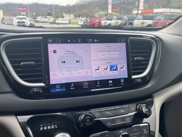 Used 2024 Chrysler Pacifica Touring-L image 24