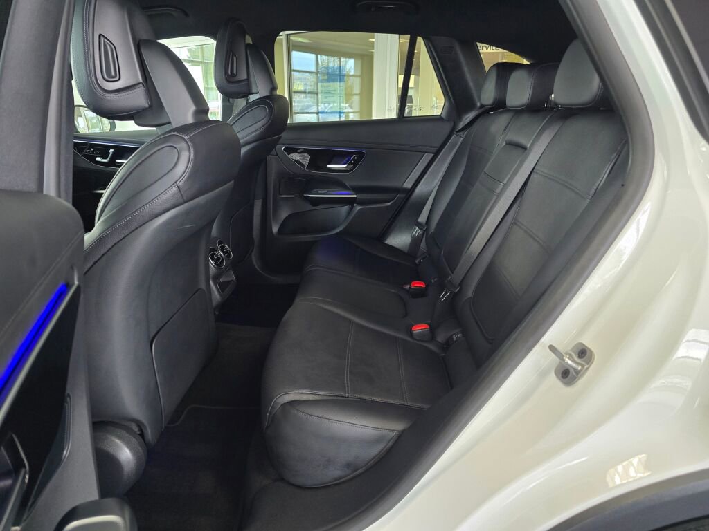 Used 2024 Mercedes-Benz GLC 300 4MATIC image 38