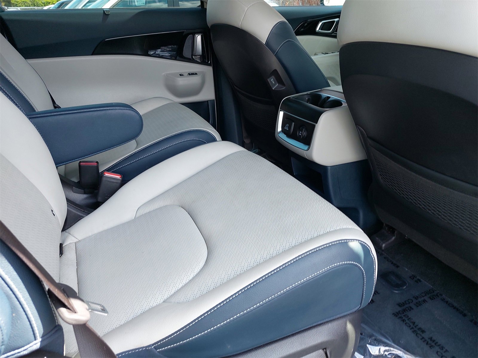 Certified 2025 Kia Carnival SX Prestige image 11