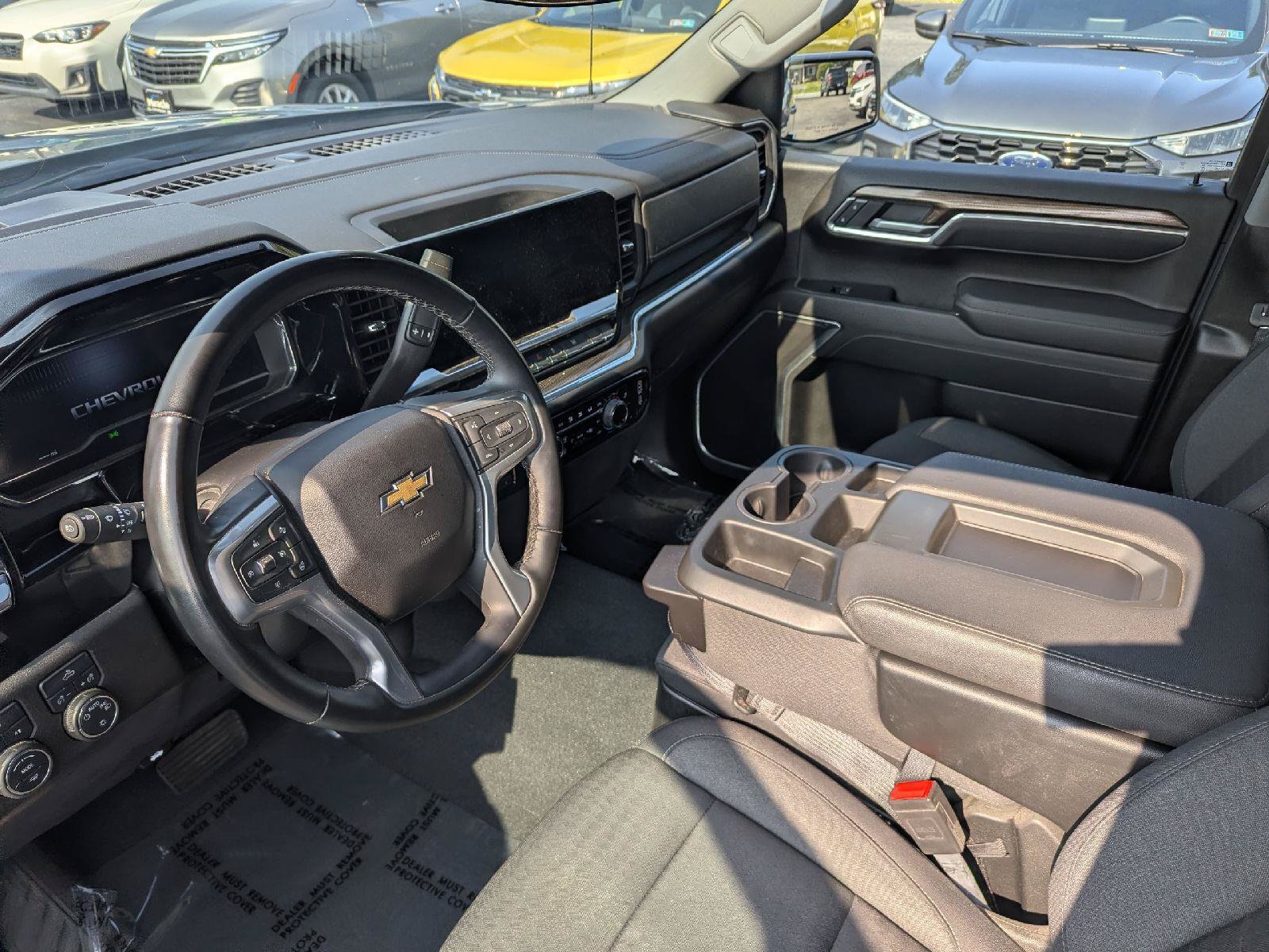 Used 2025 Chevrolet Silverado 1500 LT AWD/4WD image 13