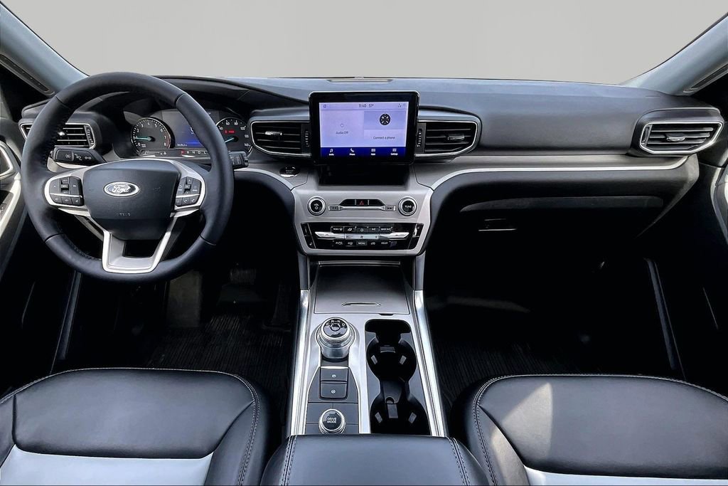 Certified 2022 Ford Explorer XLT w/ Equipment Group 202A image 16