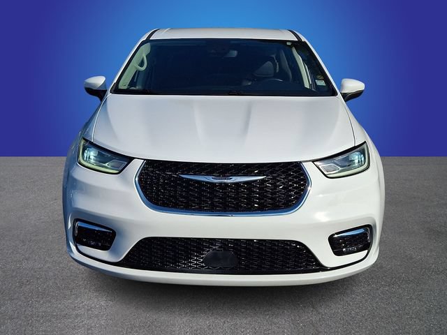 Used 2023 Chrysler Pacifica Touring-L AWD/4WD image 2