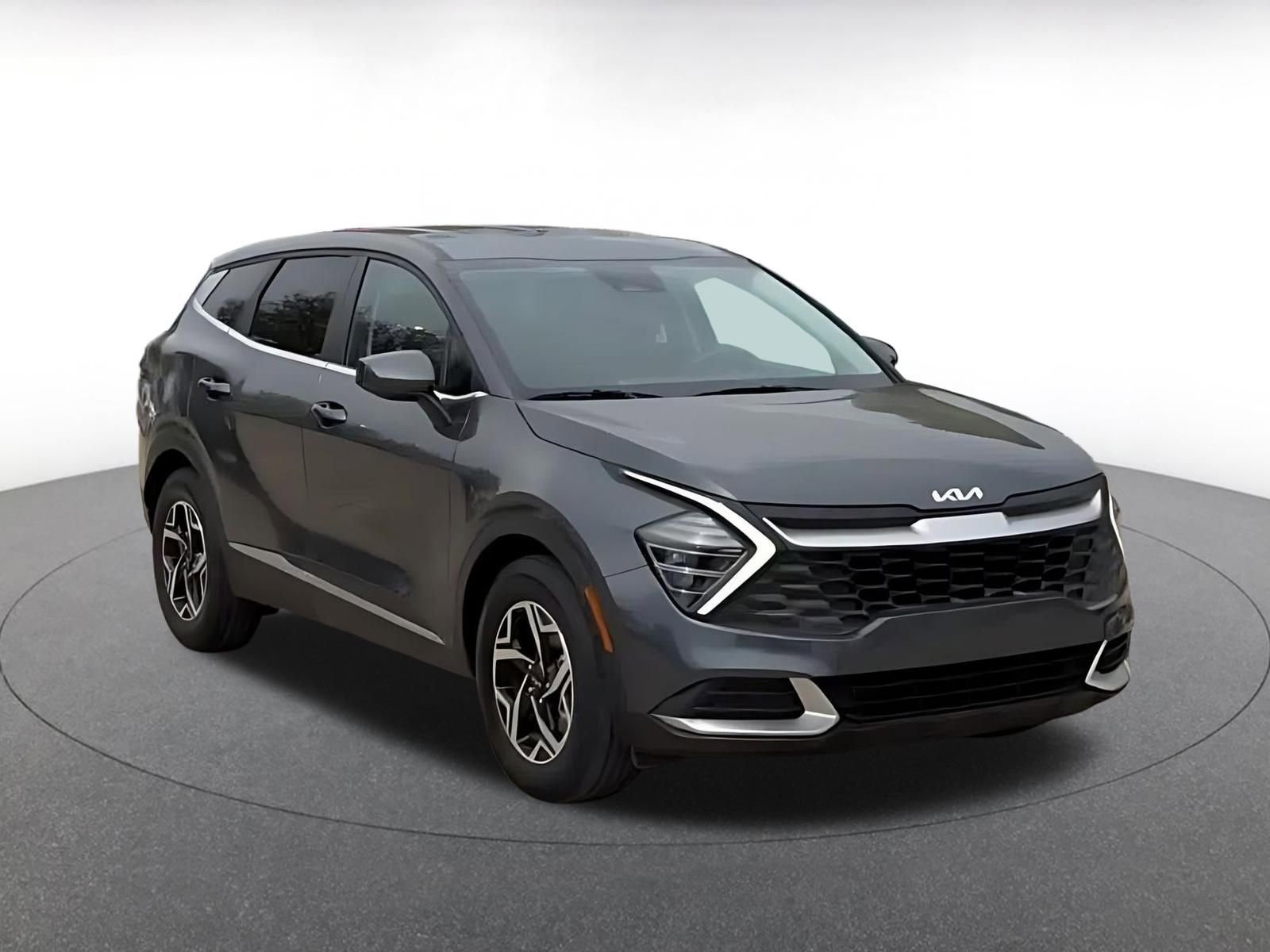 Used 2025 Kia Sportage LX image 3