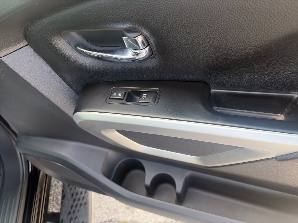 Used 2018 Nissan Titan SV w/ SV Convenience Package AWD/4WD image 44