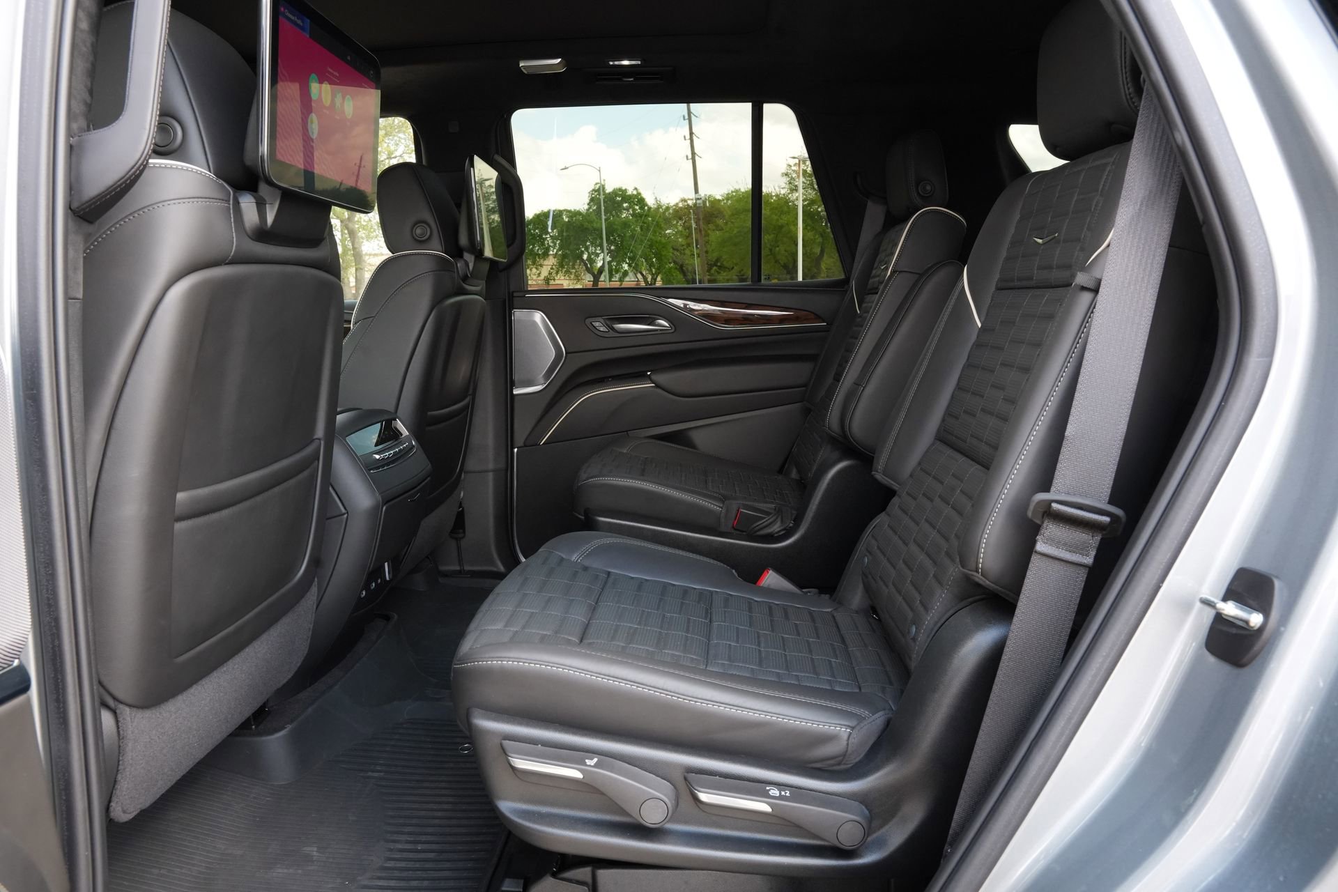 Certified 2024 Cadillac Escalade Sport Platinum w/ LPO, ONYX Package image 20