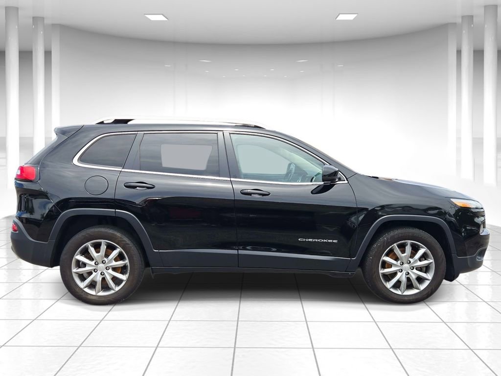 Used 2018 Jeep Cherokee Limited w/ Trailer Tow Group AWD/4WD image 2