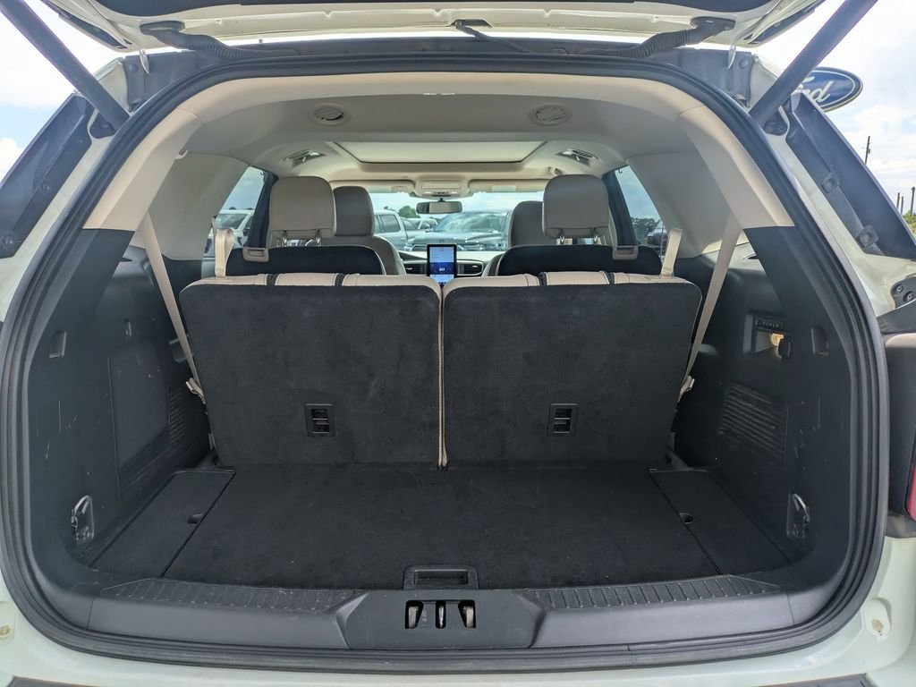 Used 2023 Ford Explorer Limited w/ Limited Technology Package RWD image 13