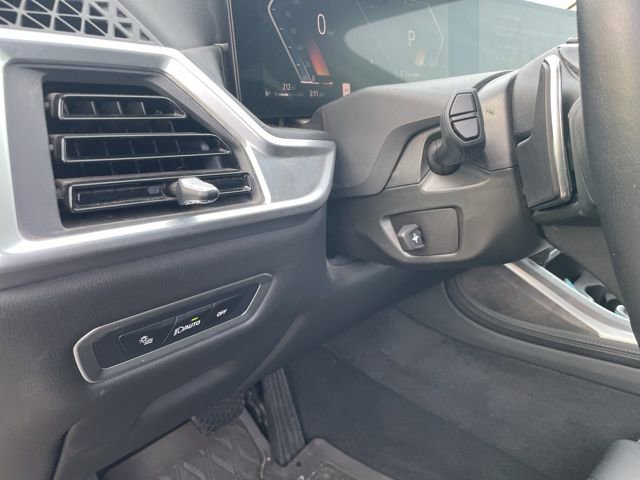 Used 2024 BMW X7 xDrive40i w/ Premium Package image 14