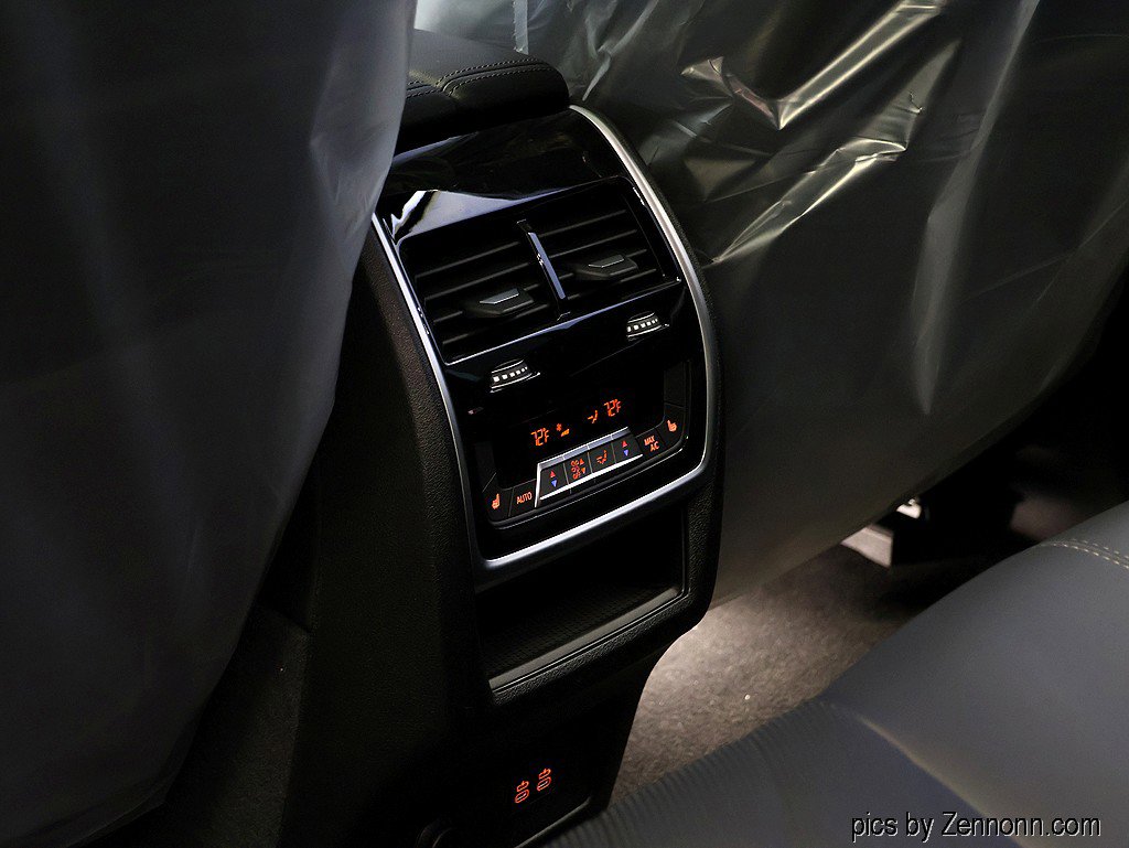 Used 2026 BMW X5 xDrive40i w/ M Sport Package AWD/4WD image 14
