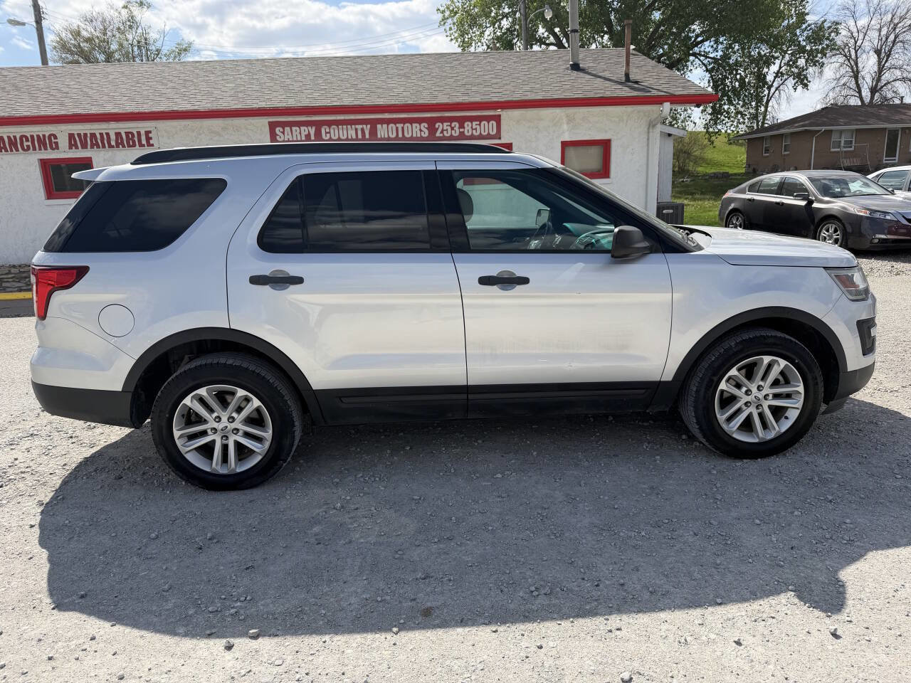 Used 2017 Ford Explorer 4WD image 2