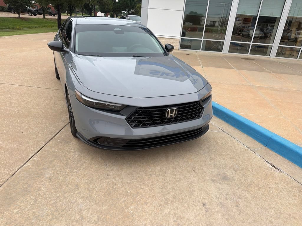 Used 2025 Honda Accord SE image 3
