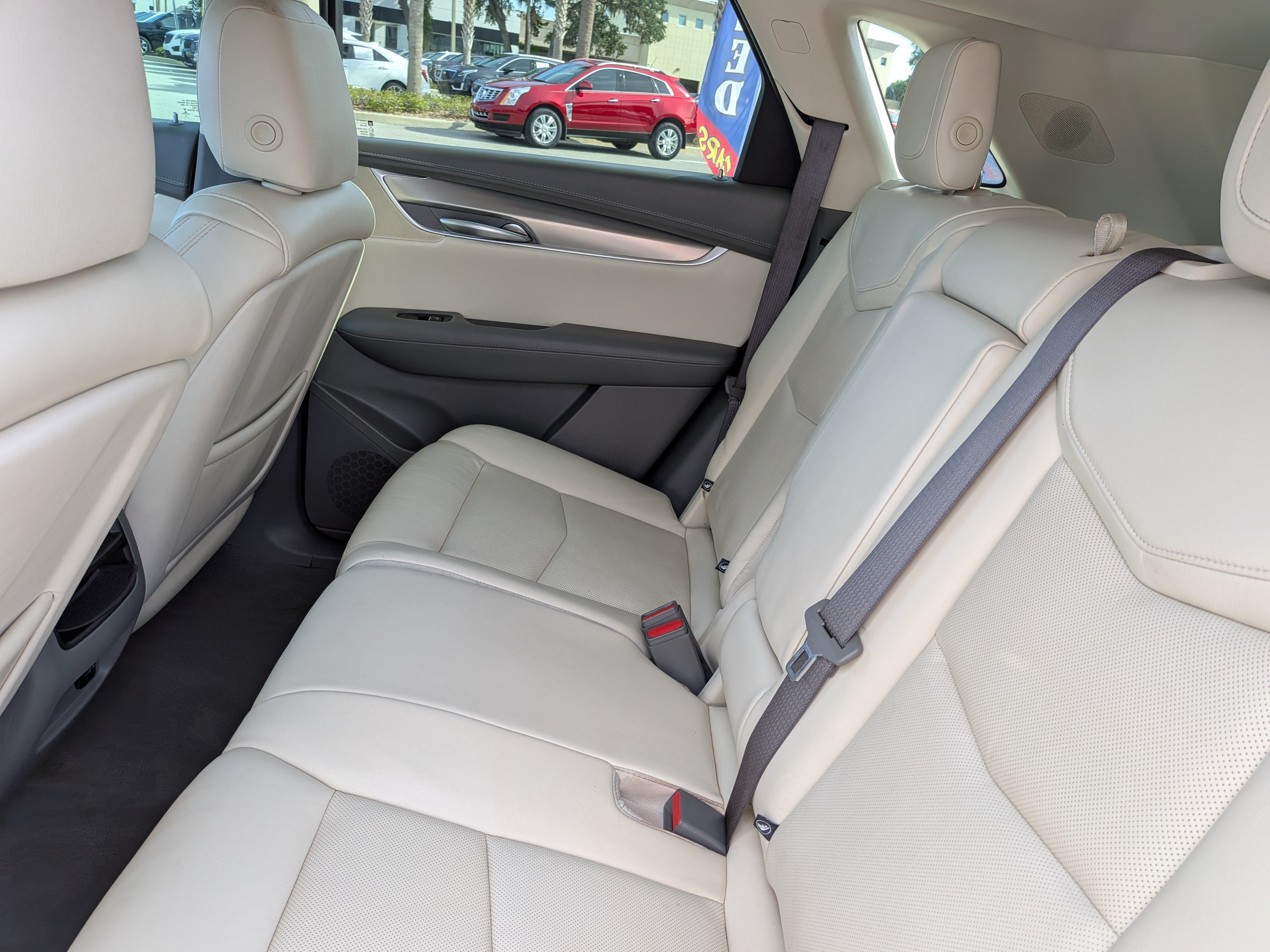 Certified 2018 Cadillac XT5 Luxury w/ Driver Awareness Package FWD image 16