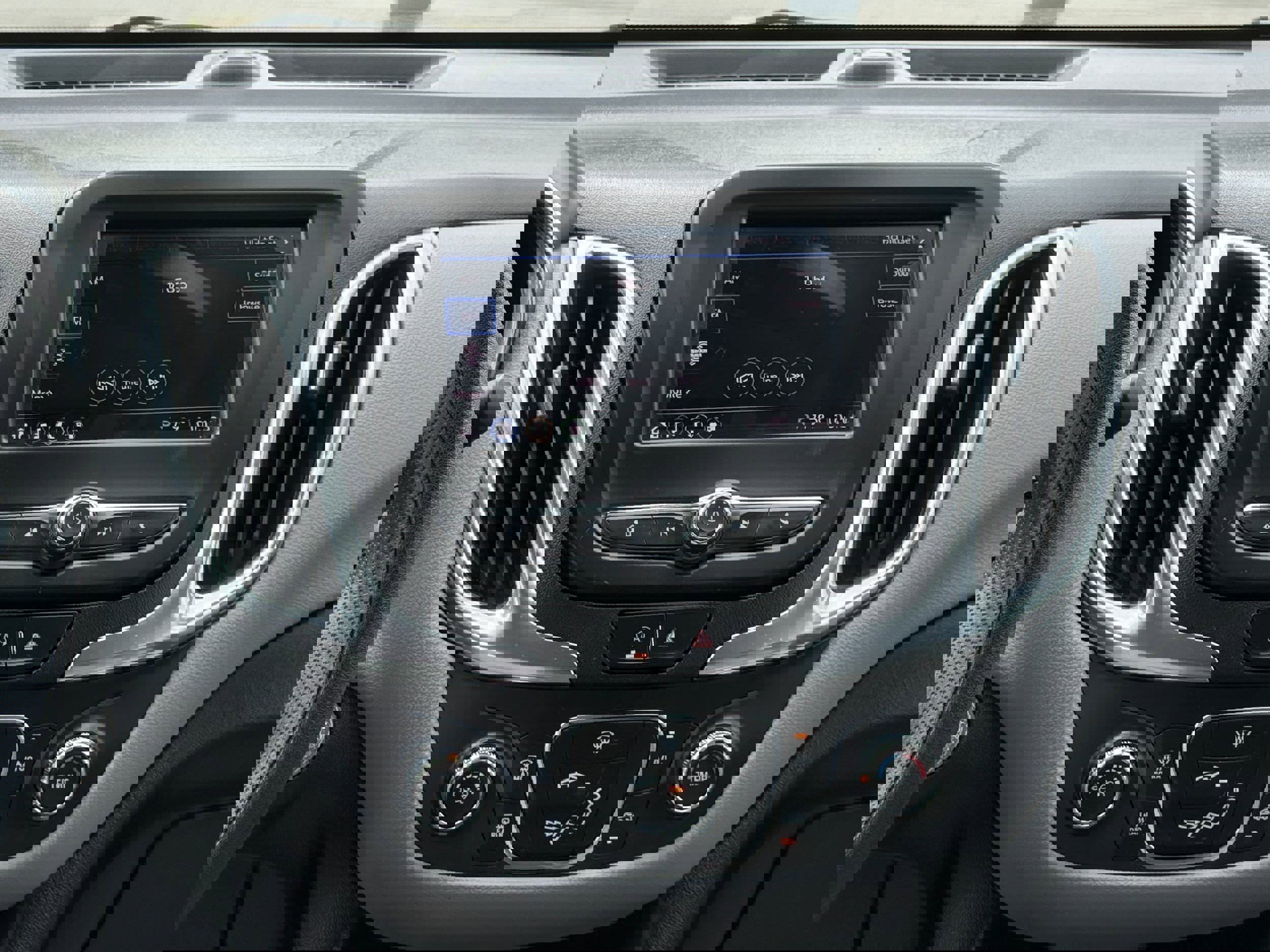 Used 2022 Chevrolet Equinox LT image 14