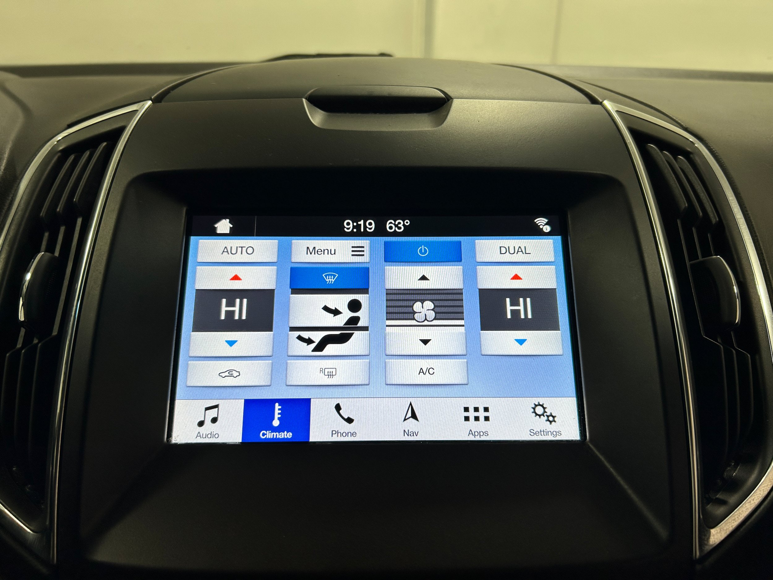 Used 2019 Ford Edge Titanium w/ Cold Weather Package AWD/4WD image 6