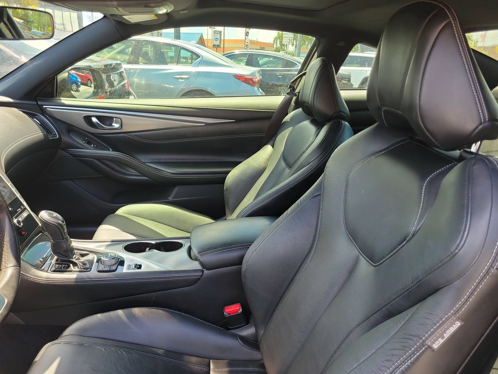 Used 2017 INFINITI Q60 2.0t w/ Moonroof Package RWD image 11