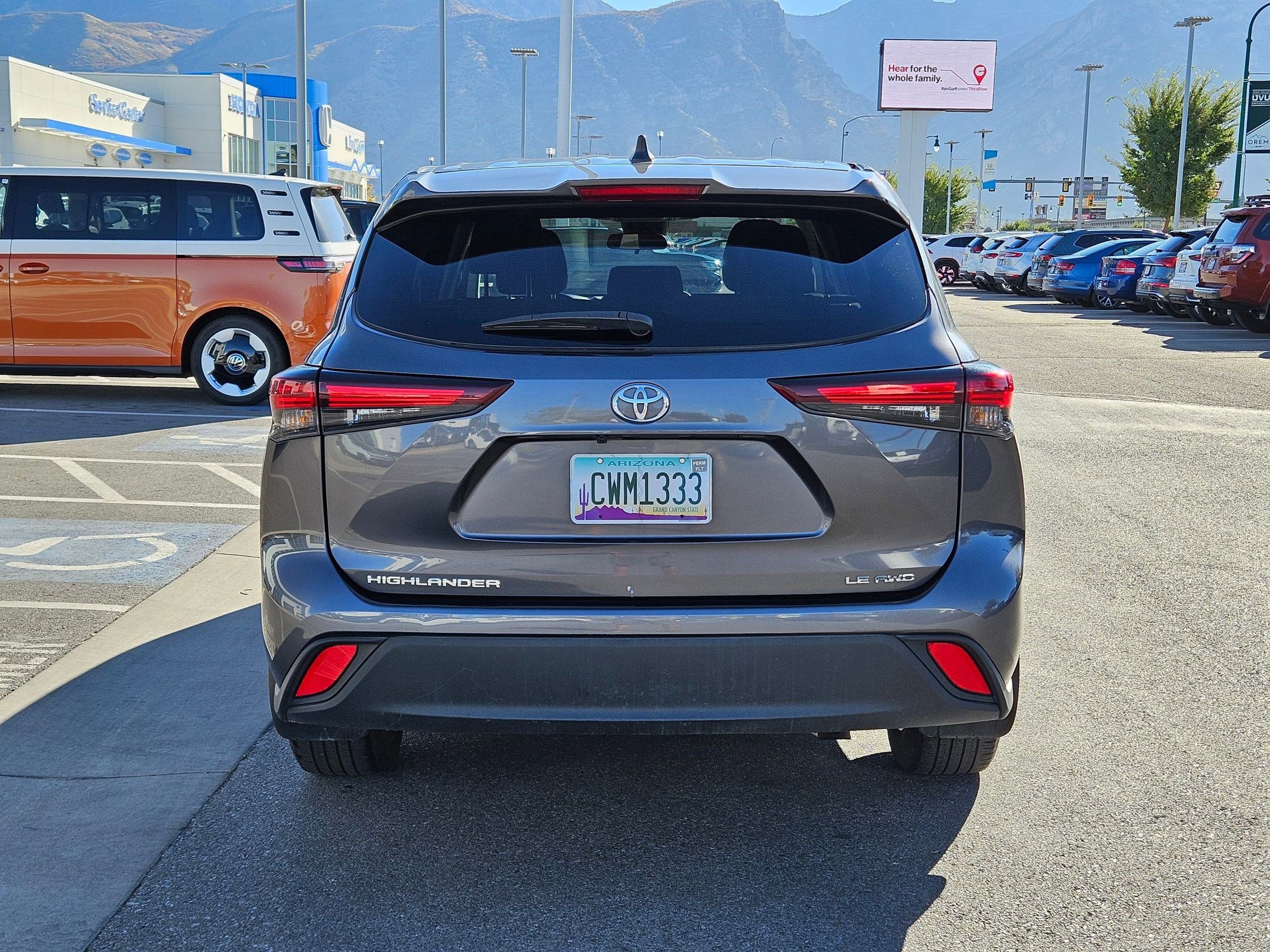 Used 2024 Toyota Highlander LE image 7