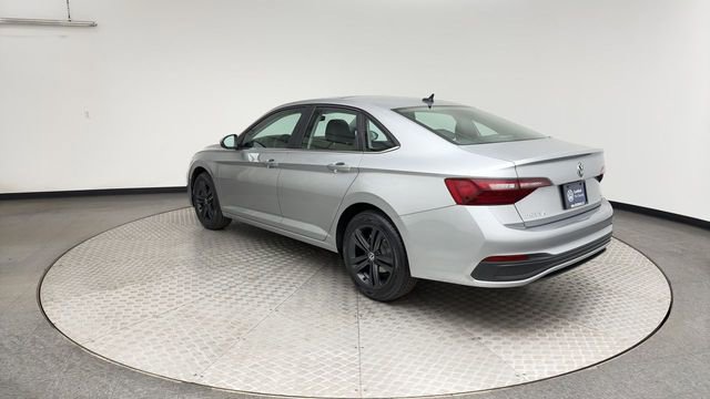 Certified 2023 Volkswagen Jetta SE FWD image 4