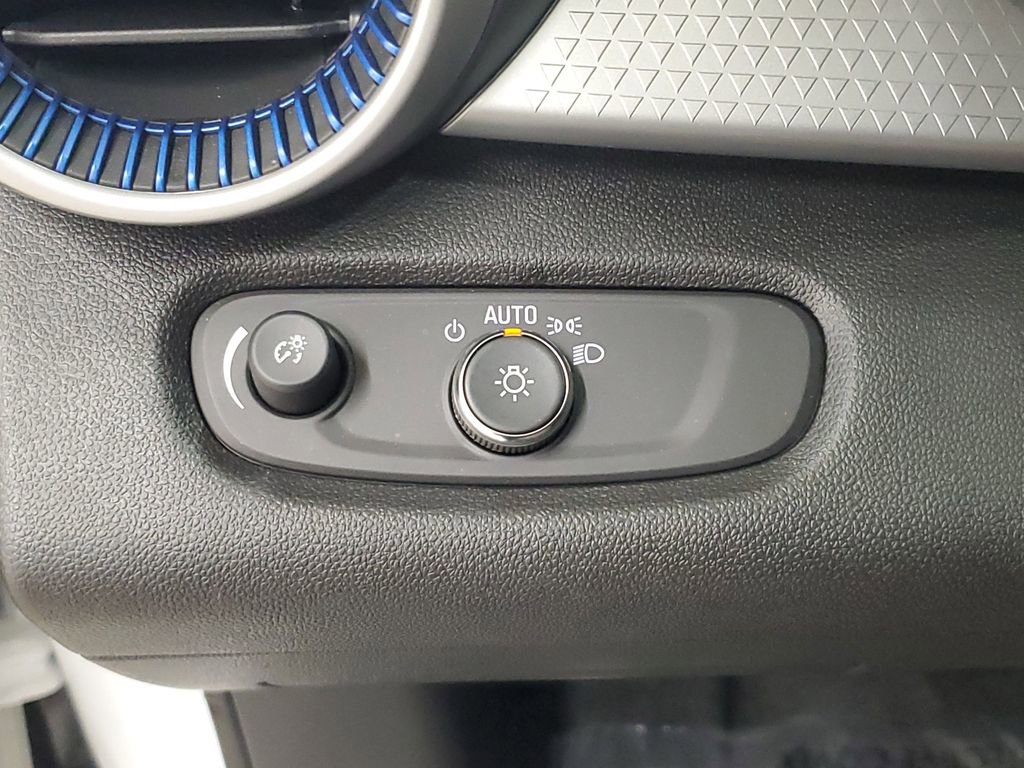 Used 2025 Chevrolet Trax LS w/ Driver Confidence Package image 29