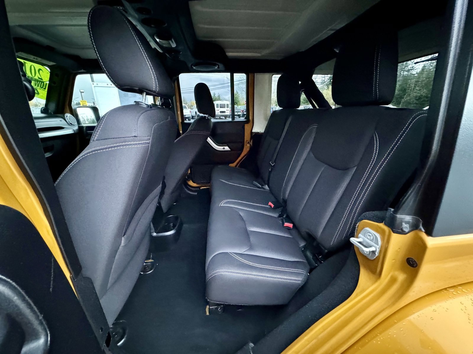 Used 2014 Jeep Wrangler Unlimited Sahara w/ Connectivity Group AWD/4WD image 12