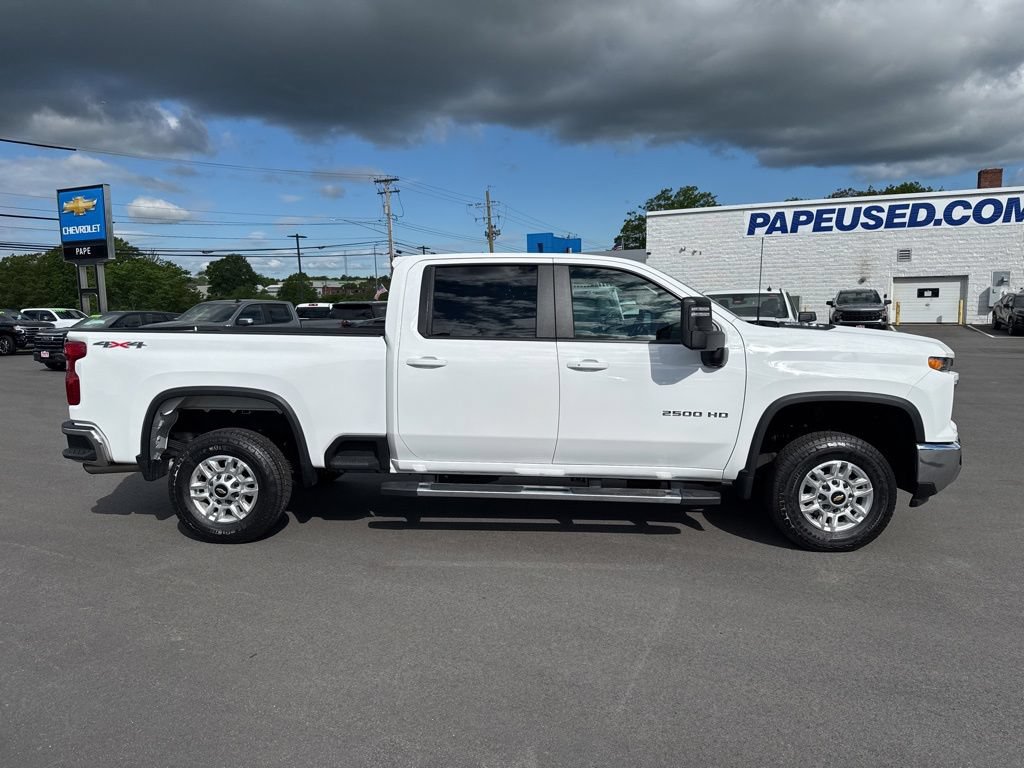 Used 2025 Chevrolet Silverado 2500 LT w/ Convenience Package AWD/4WD image 3
