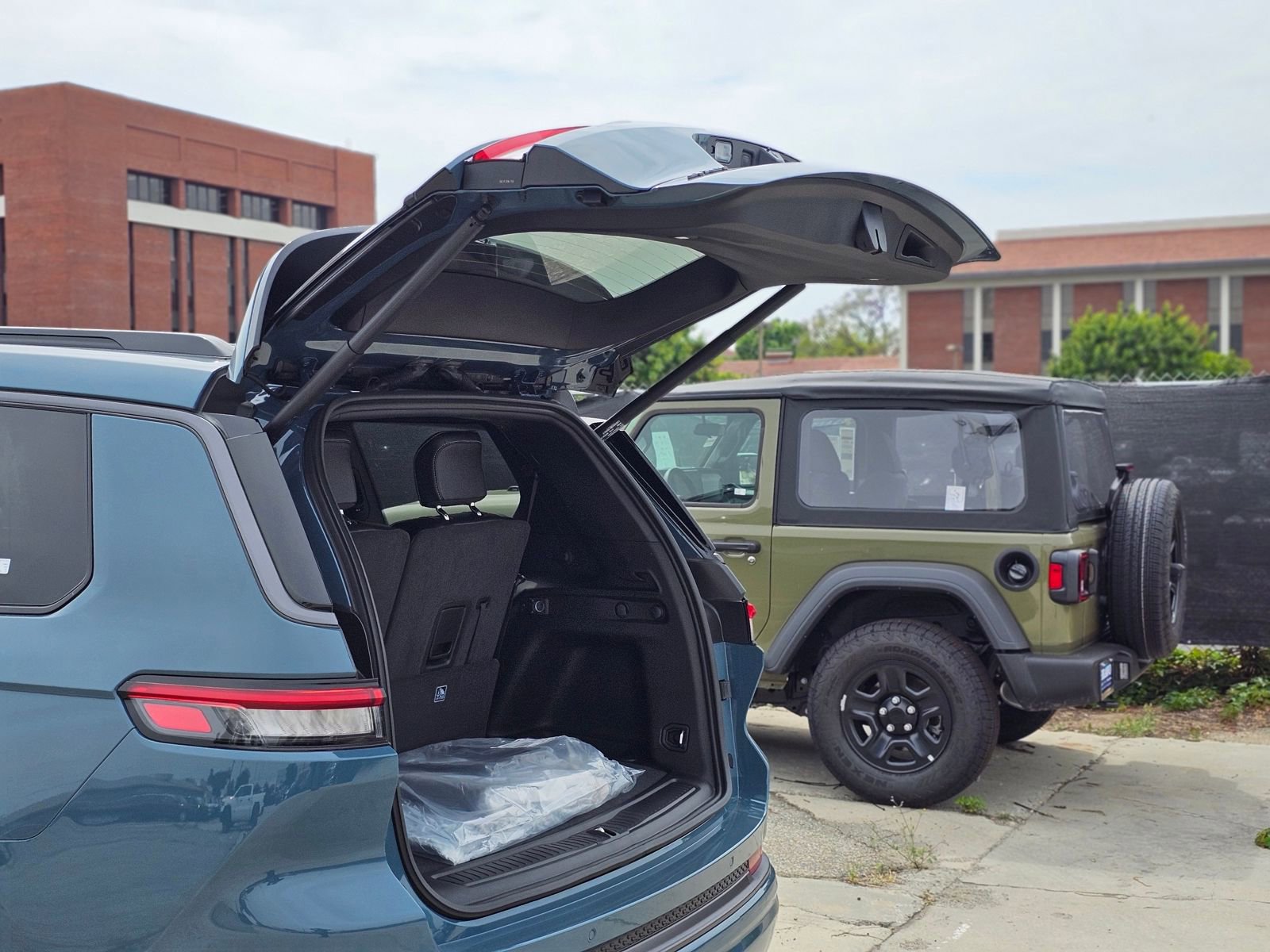 New 2026 Jeep Grand Cherokee L Limited Reserve AWD/4WD image 8