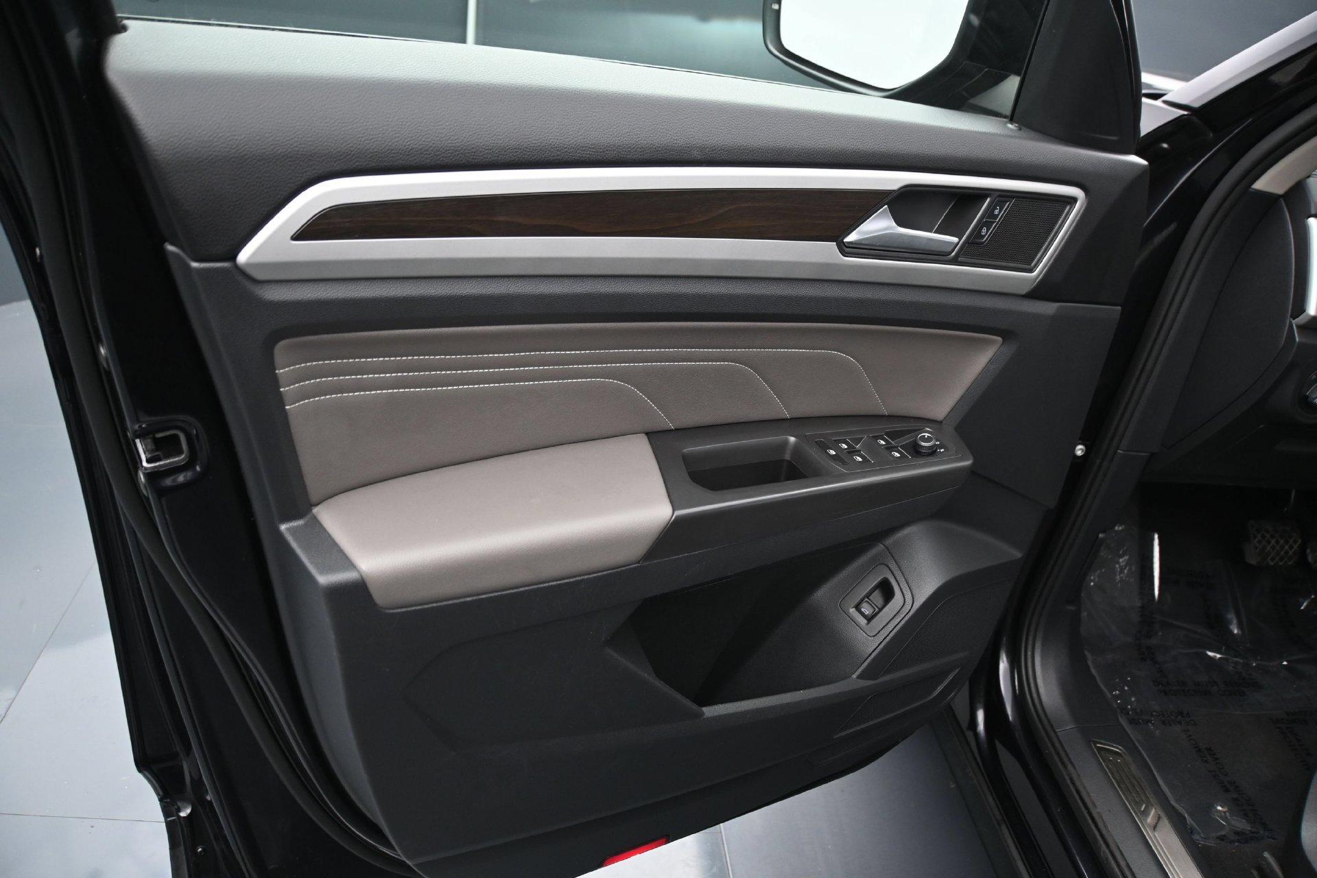 Used 2023 Volkswagen Atlas SE w/ Panoramic Sunroof Package AWD/4WD image 19