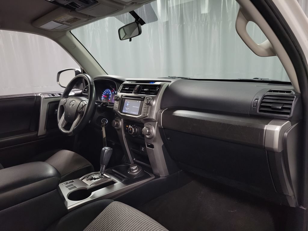 Used 2018 Toyota 4Runner SR5 AWD/4WD image 28