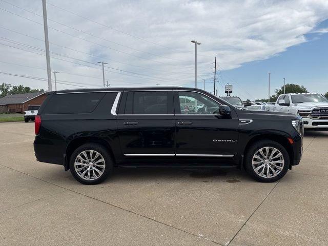 Used 2022 GMC Yukon XL Denali AWD/4WD image 8