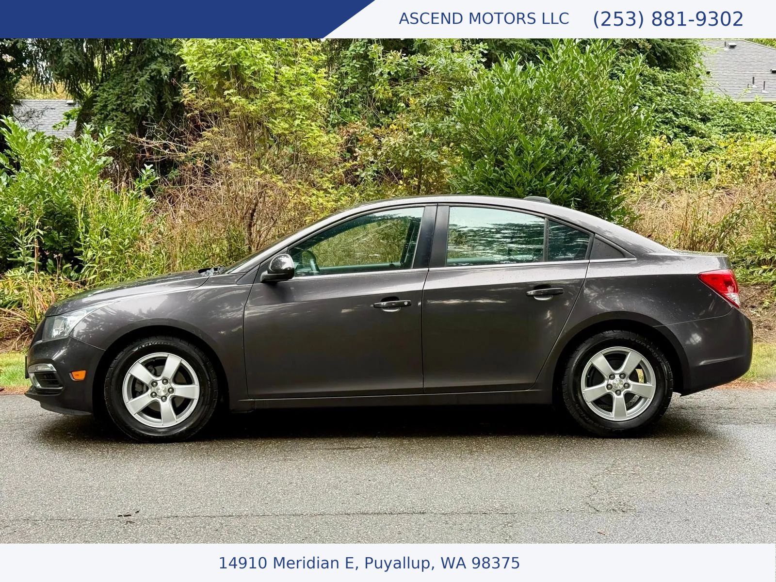 Used 2015 Chevrolet Cruze LT FWD image 2