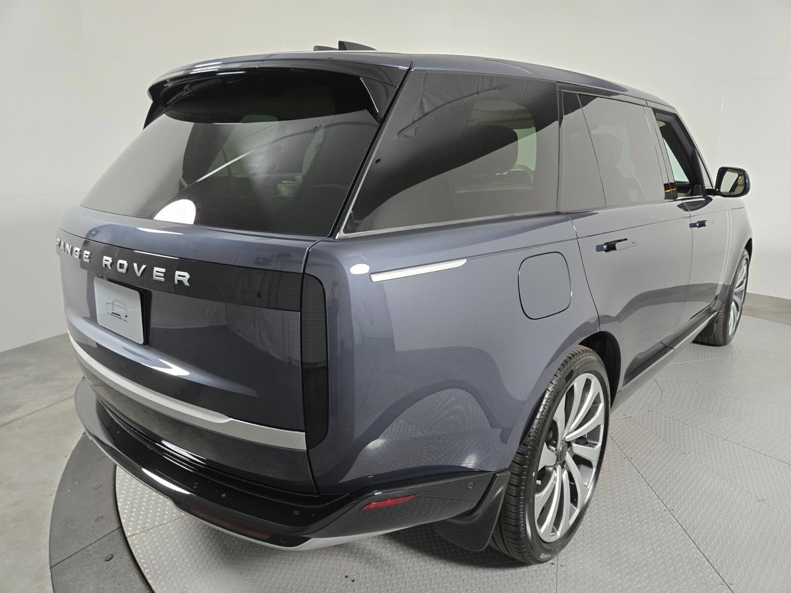 New 2026 Land Rover Range Rover Long Wheelbase Autobiography AWD/4WD video 2
