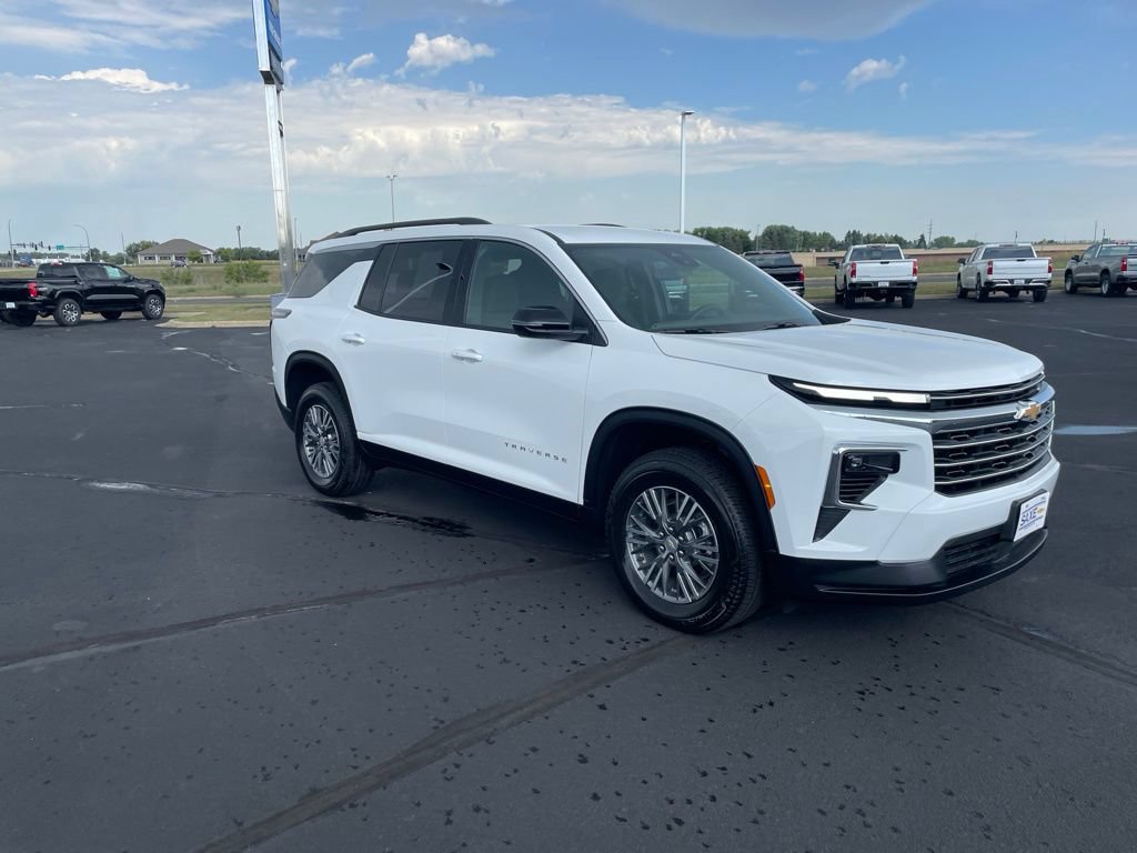 Used 2026 Chevrolet Traverse LT AWD/4WD image 7
