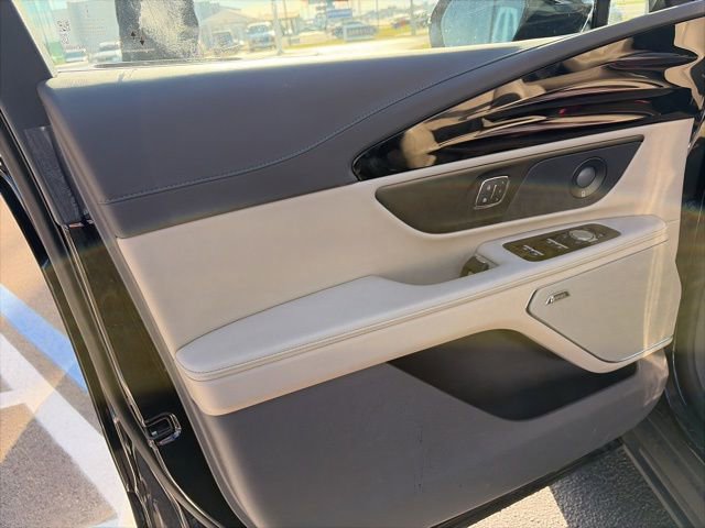 Used 2025 Lincoln Nautilus Premier w/ Equipment Group 102A image 10