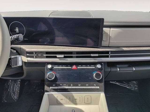 Used 2024 Hyundai Santa Fe Limited FWD image 11