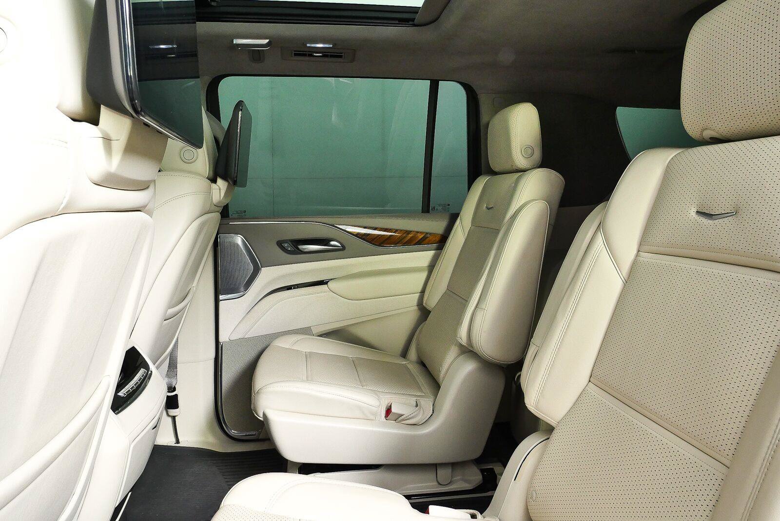 Used 2023 Cadillac Escalade ESV Sport Platinum AWD/4WD image 20