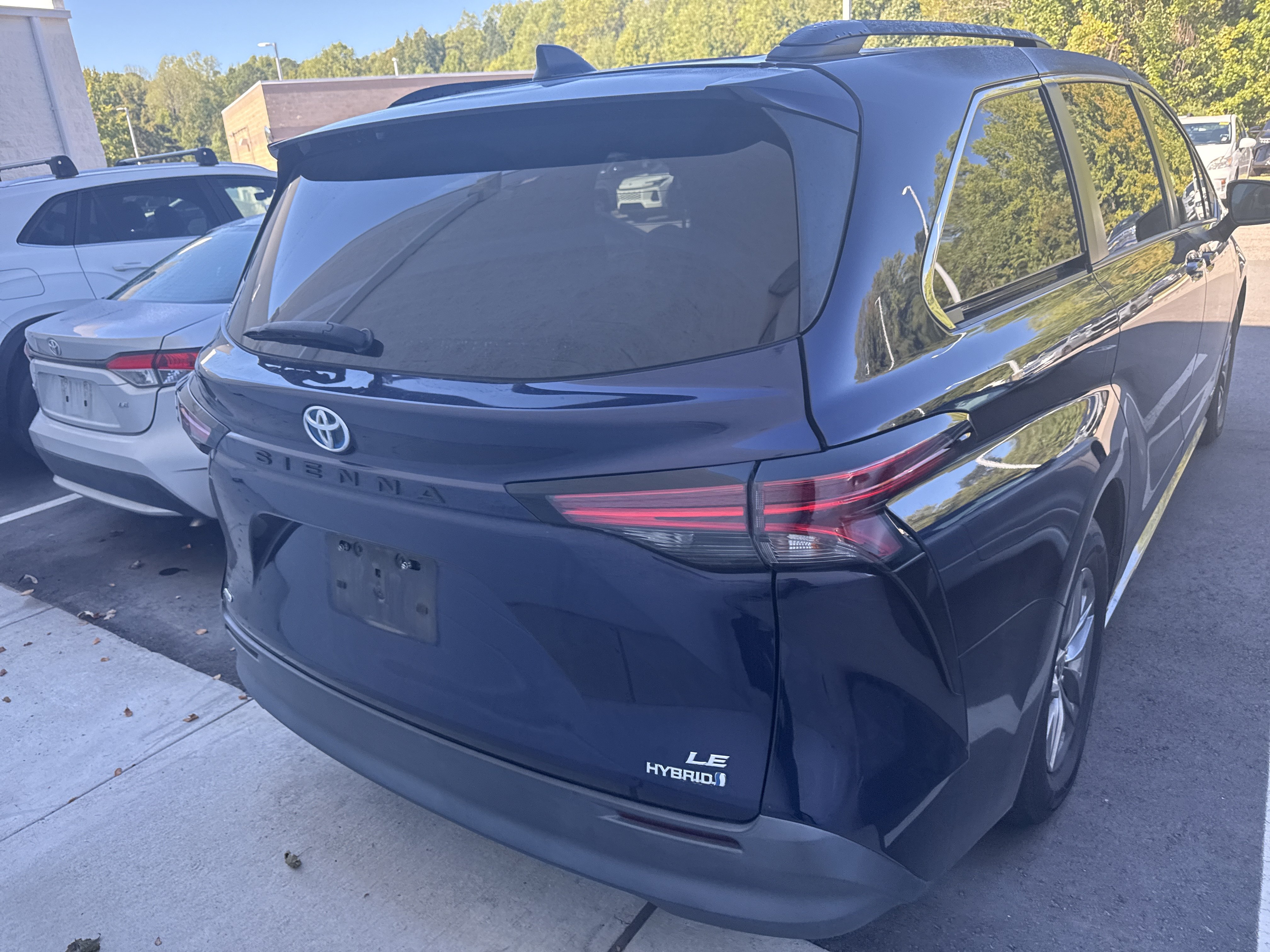 Used 2021 Toyota Sienna LE w/ LE Plus Package AWD/4WD image 8