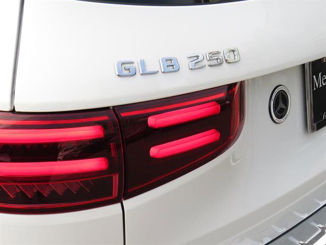 Used 2025 Mercedes-Benz GLB 250 4MATIC image 25