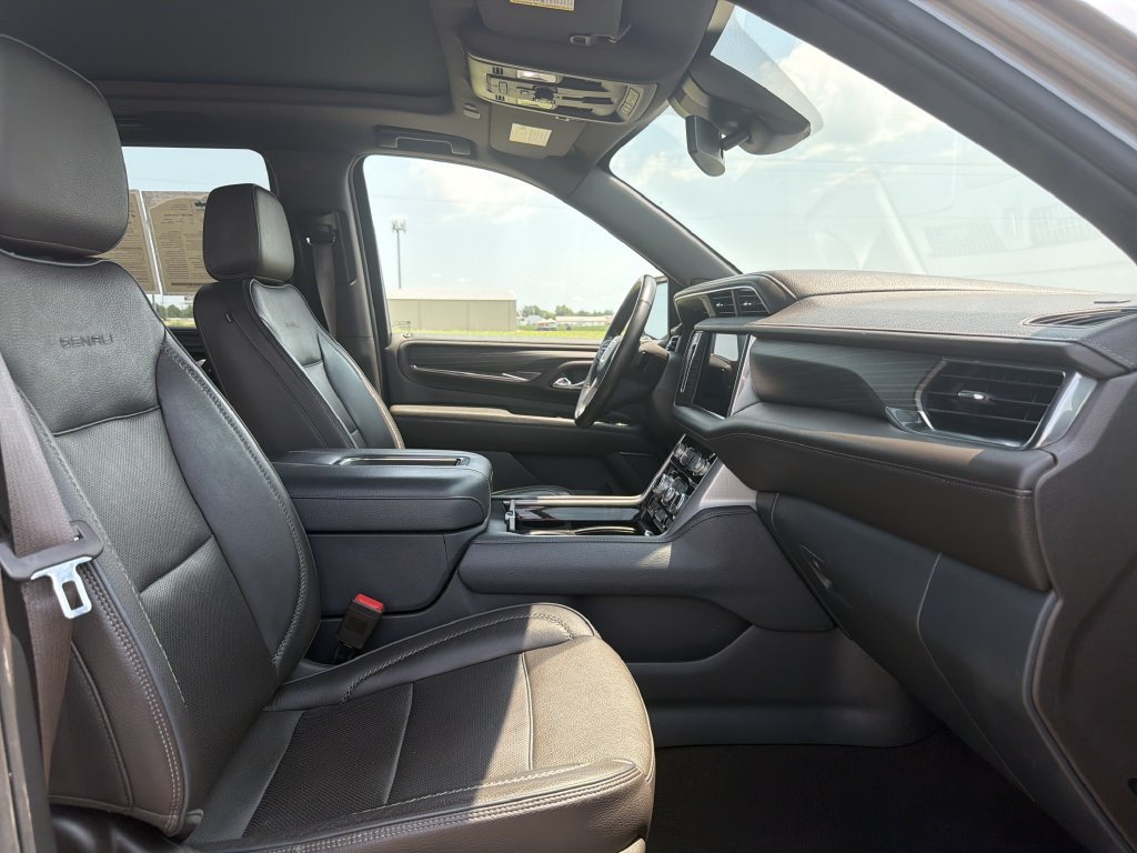 Used 2023 GMC Yukon Denali RWD image 14