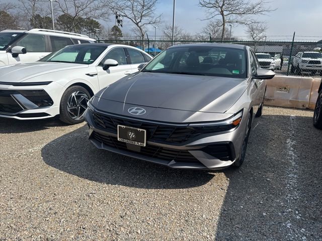 Used 2025 Hyundai Elantra SEL image 4