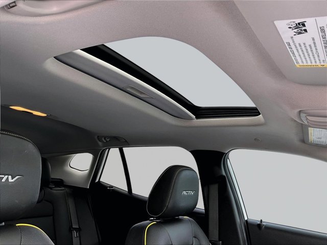 Used 2024 Chevrolet Trax ACTIV w/ Sunroof Package image 17