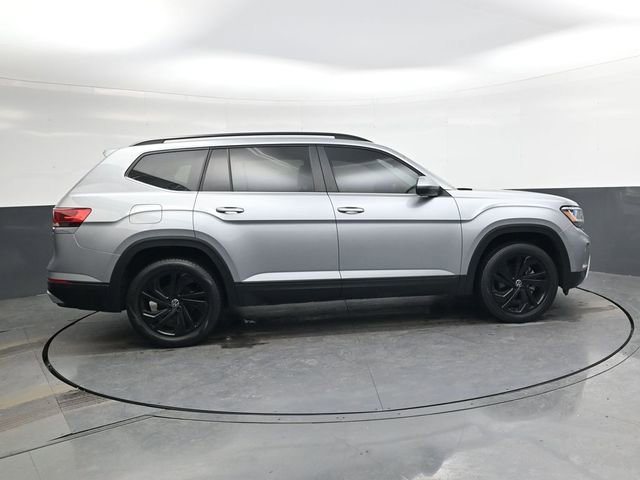 Used 2022 Volkswagen Atlas SE w/ Black Wheel Package image 3