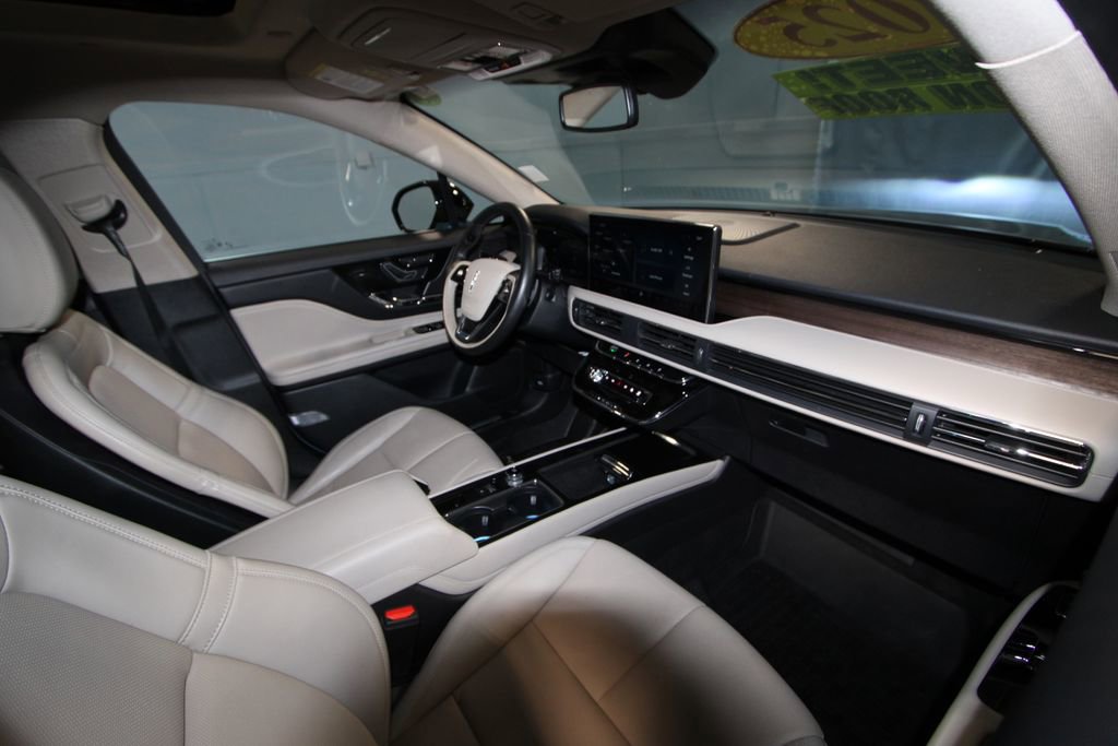 Used 2025 Lincoln Corsair Grand Touring w/ Towing Package image 23