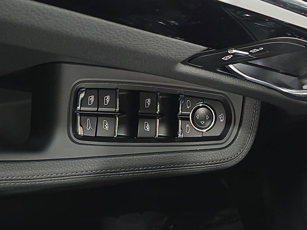 Certified 2026 Porsche Macan AWD/4WD image 21