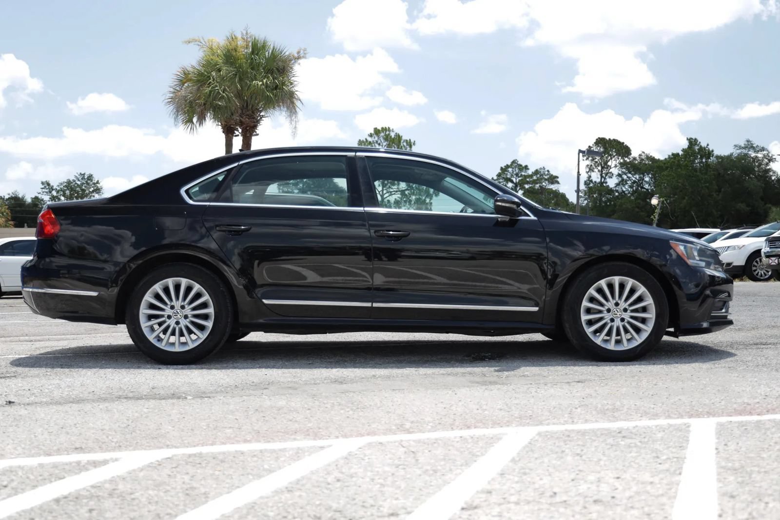 Used 2016 Volkswagen Passat 1.8T SE FWD image 7