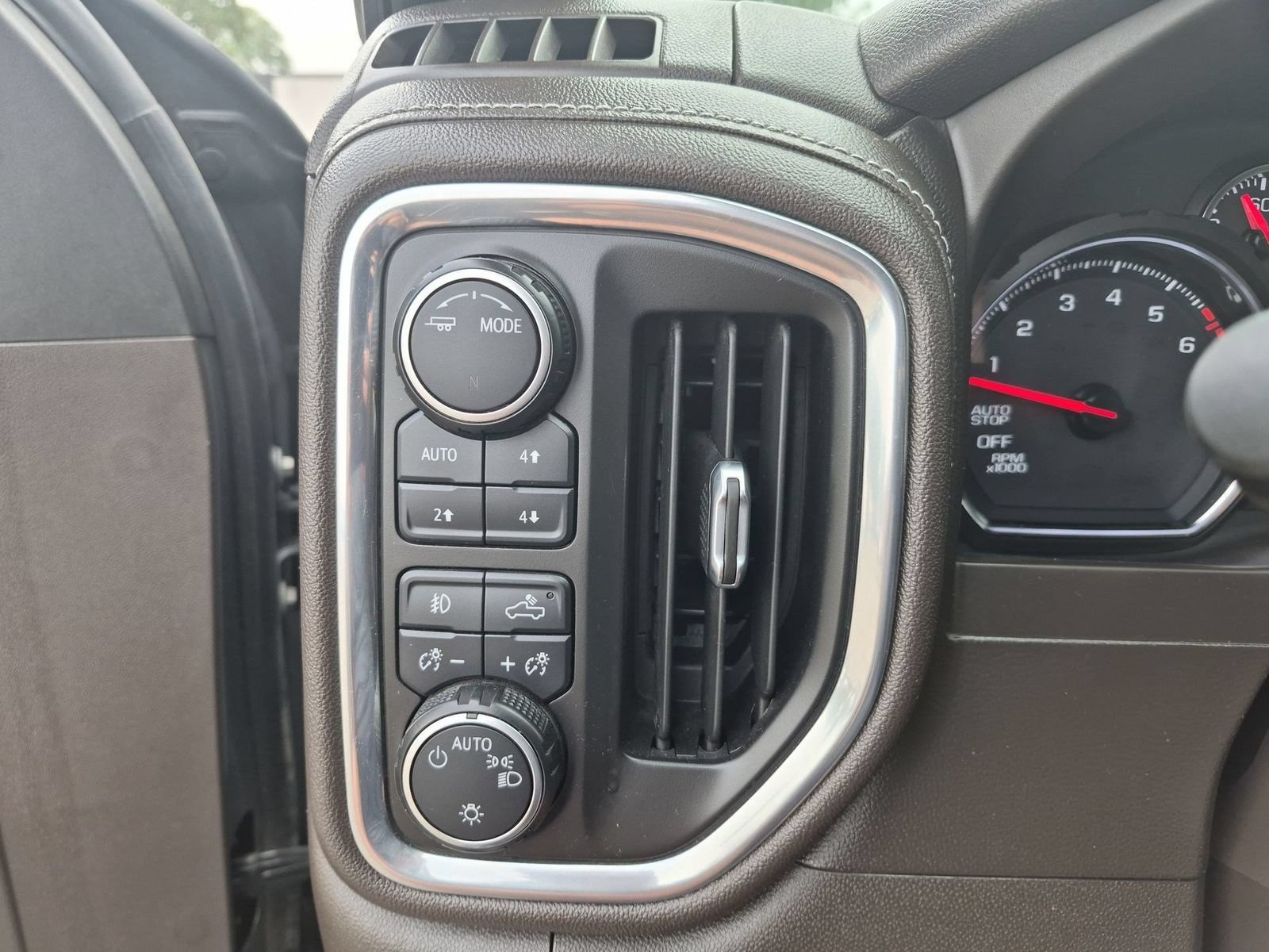 Used 2020 Chevrolet Silverado 1500 LT Trail Boss AWD/4WD image 17
