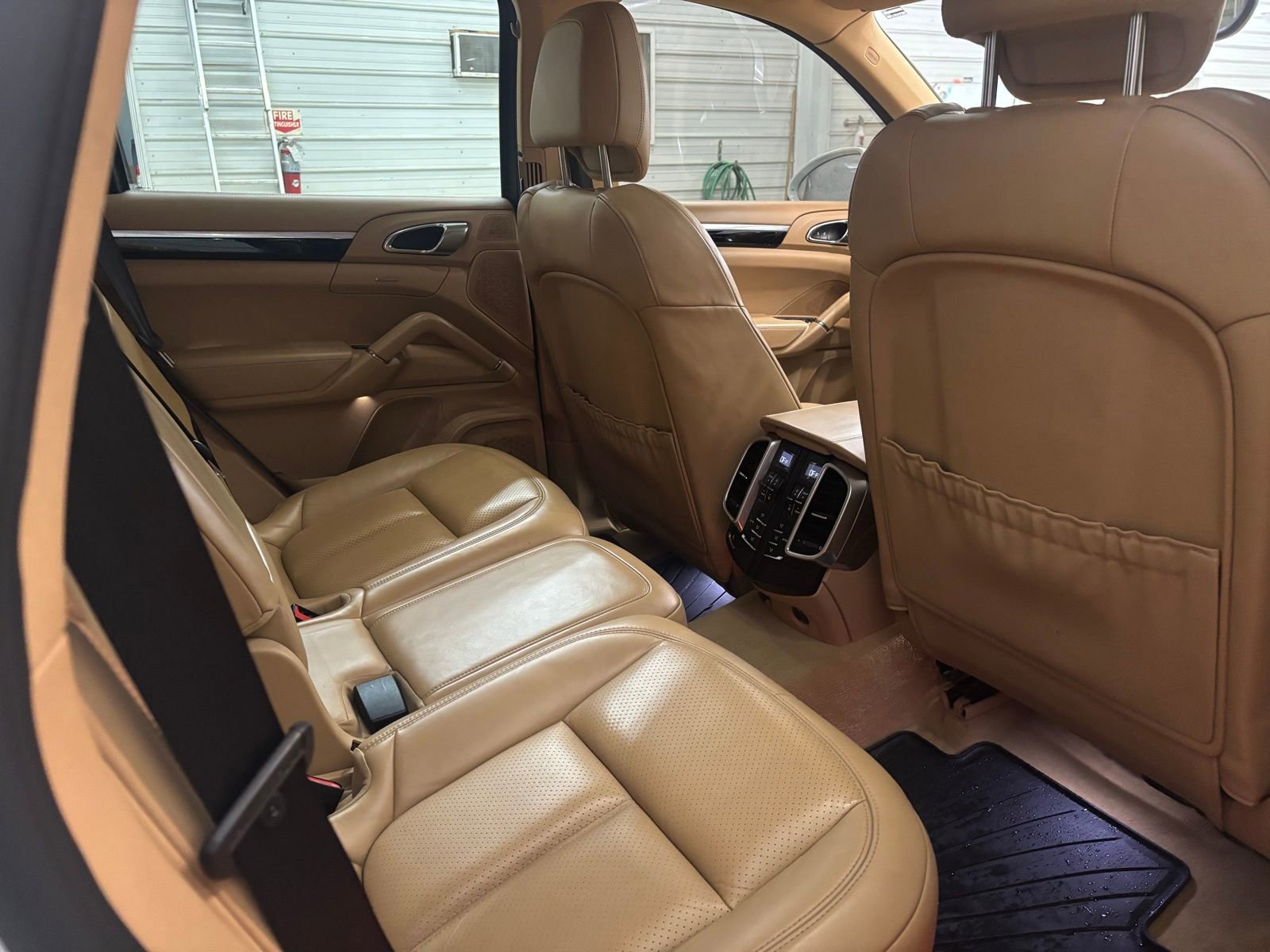 Used 2017 Porsche Cayenne Platinum Edition image 32