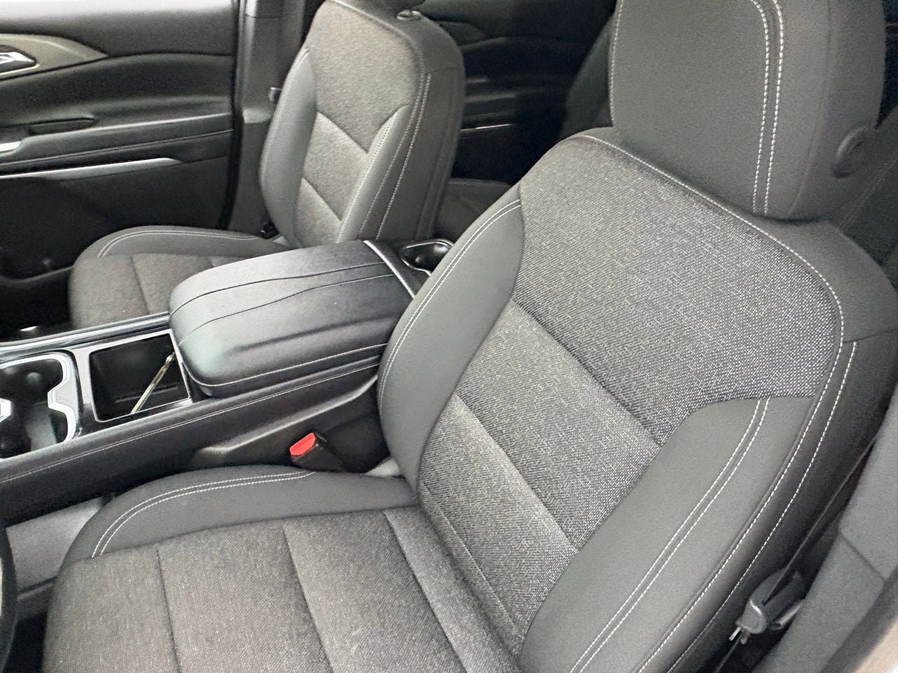 Used 2025 Chevrolet Traverse LT image 27