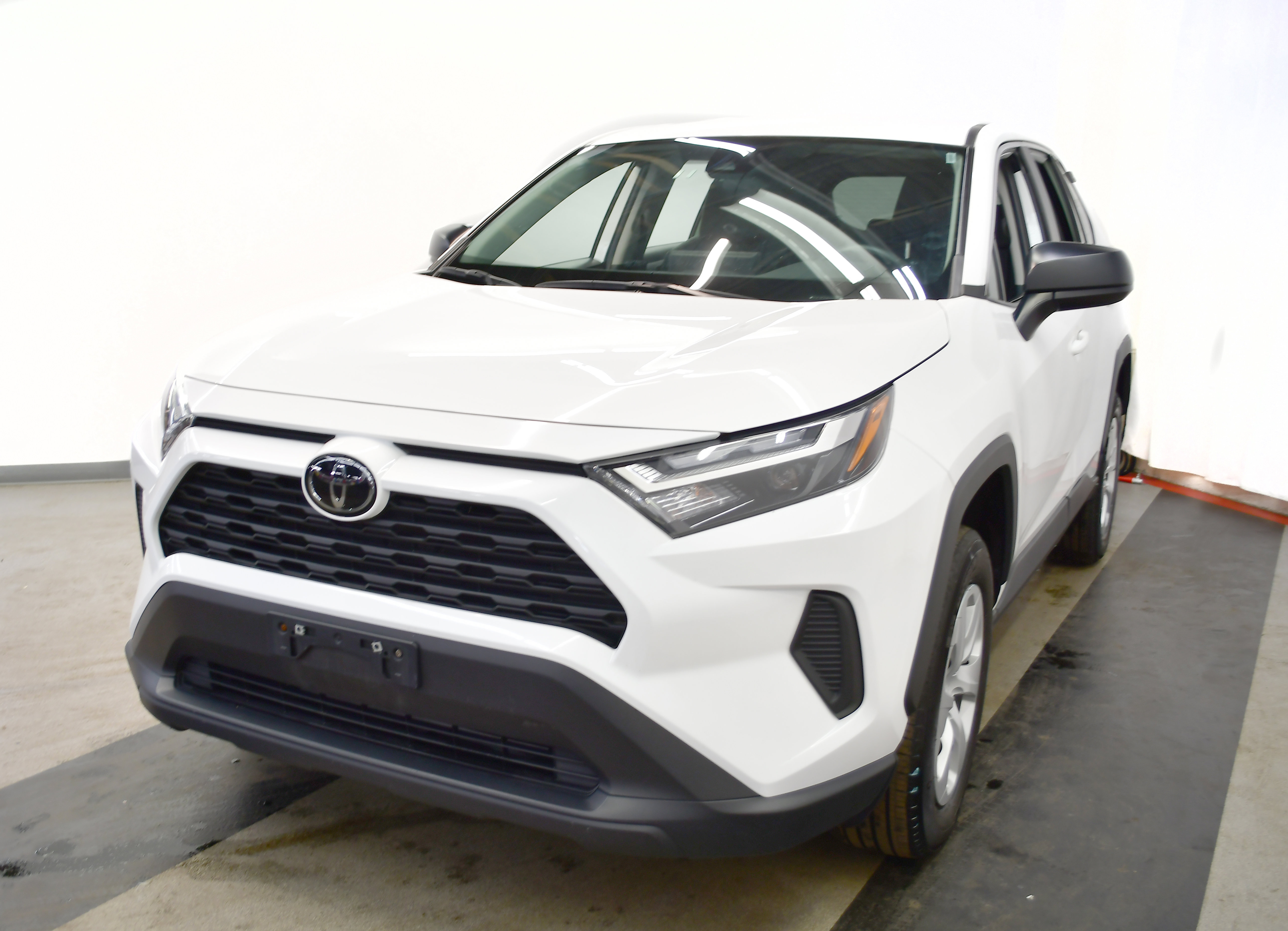 Used 2024 Toyota RAV4 LE image 4